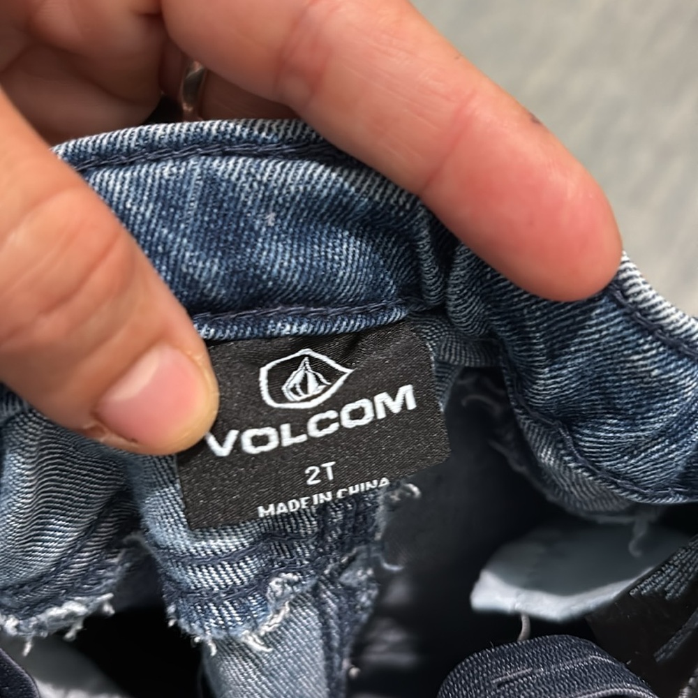 2T Volcom Jeans - Picture 3 of 5